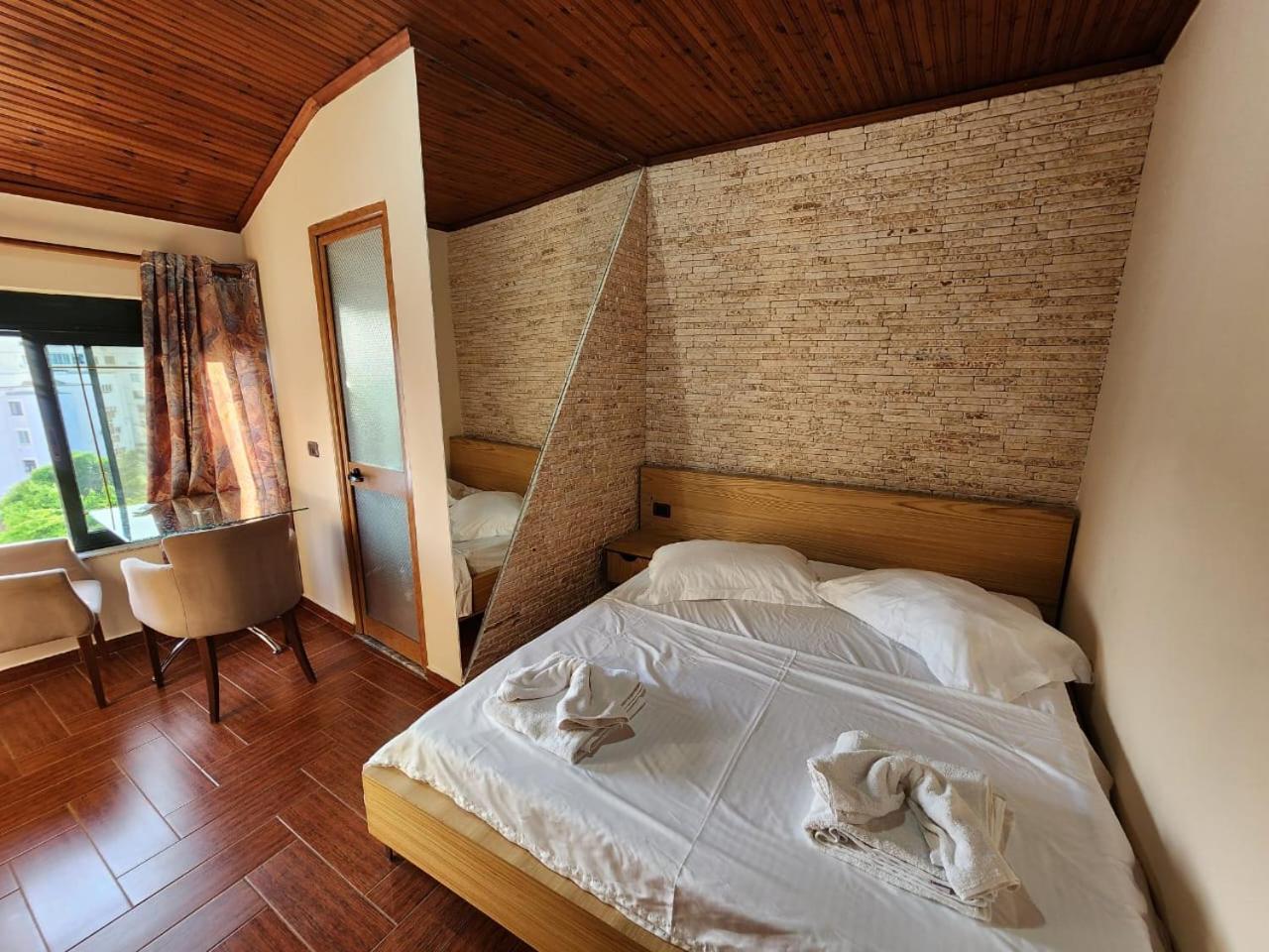 Hotel La Villa Tirana Exterior photo