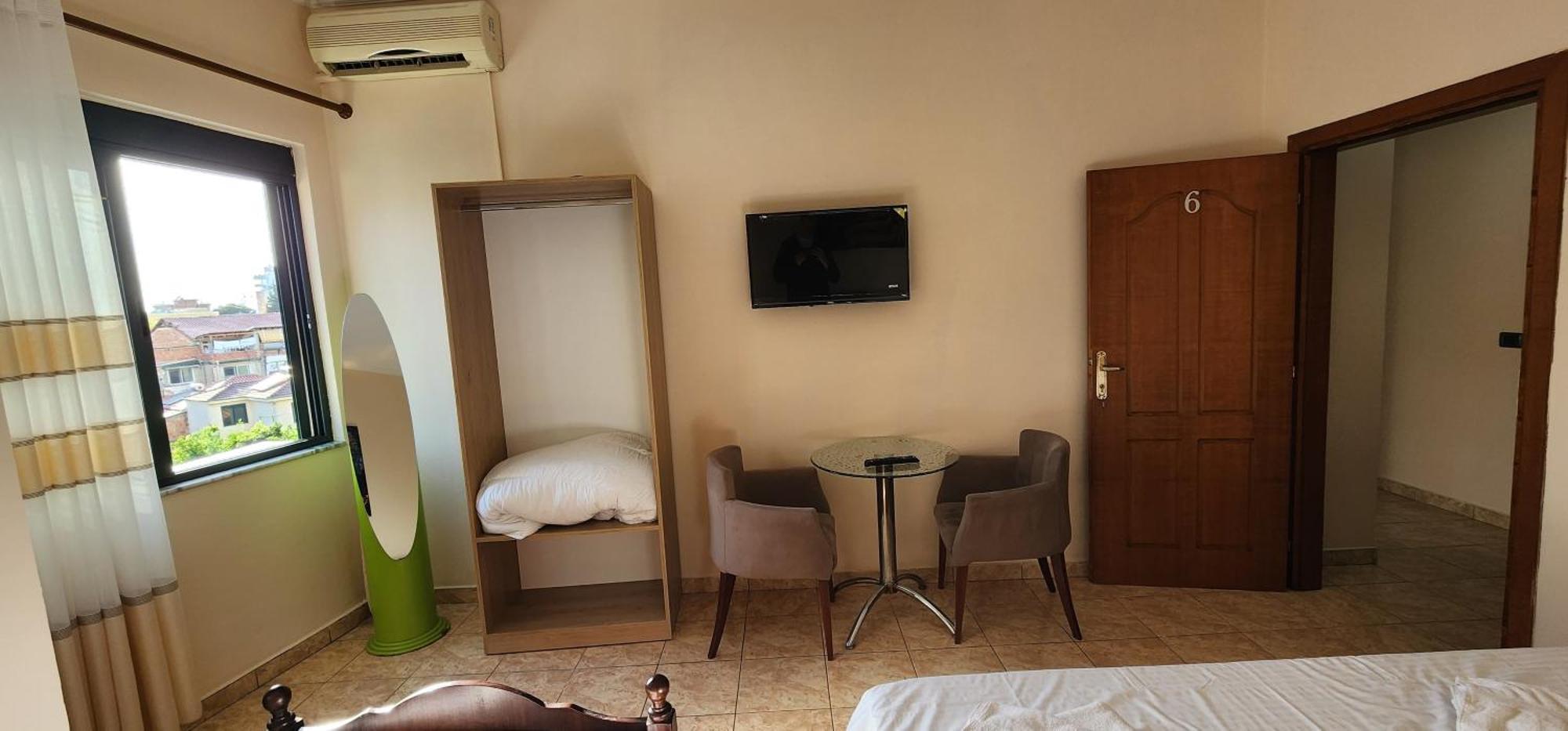 Hotel La Villa Tirana Exterior photo