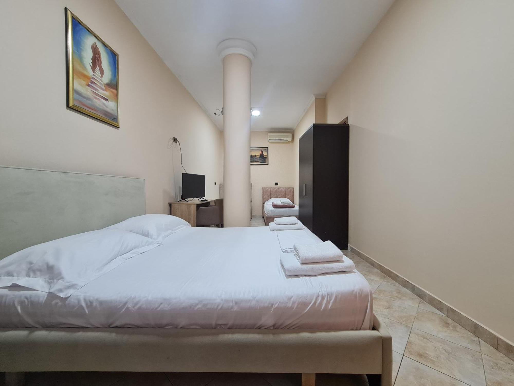 Hotel La Villa Tirana Exterior photo