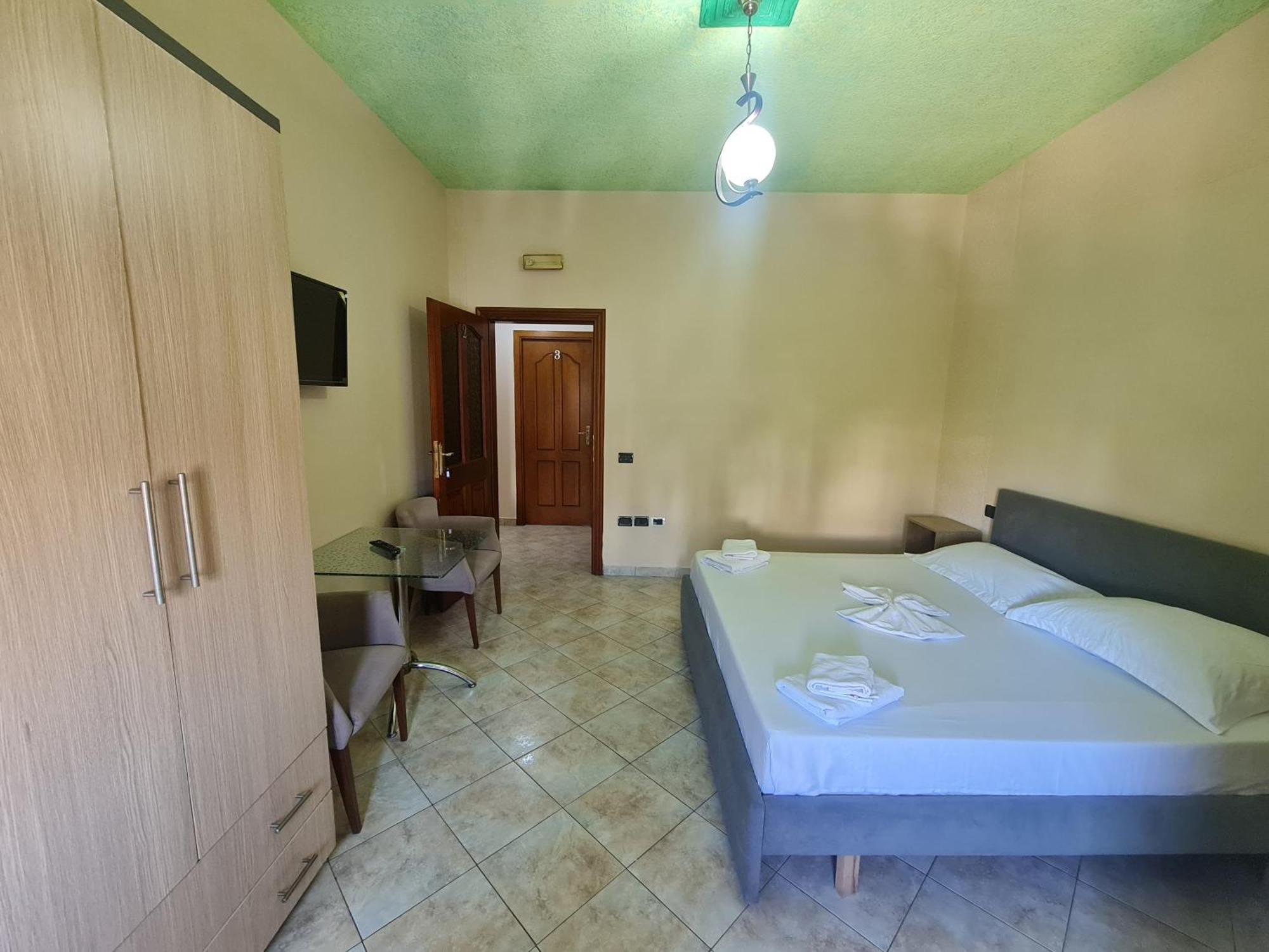 Hotel La Villa Tirana Exterior photo
